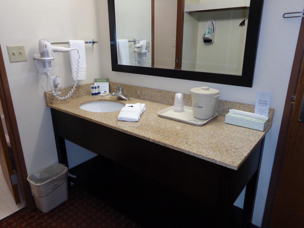 Americinn By Wyndham Johnston Des Moines Urbandale Quarto foto