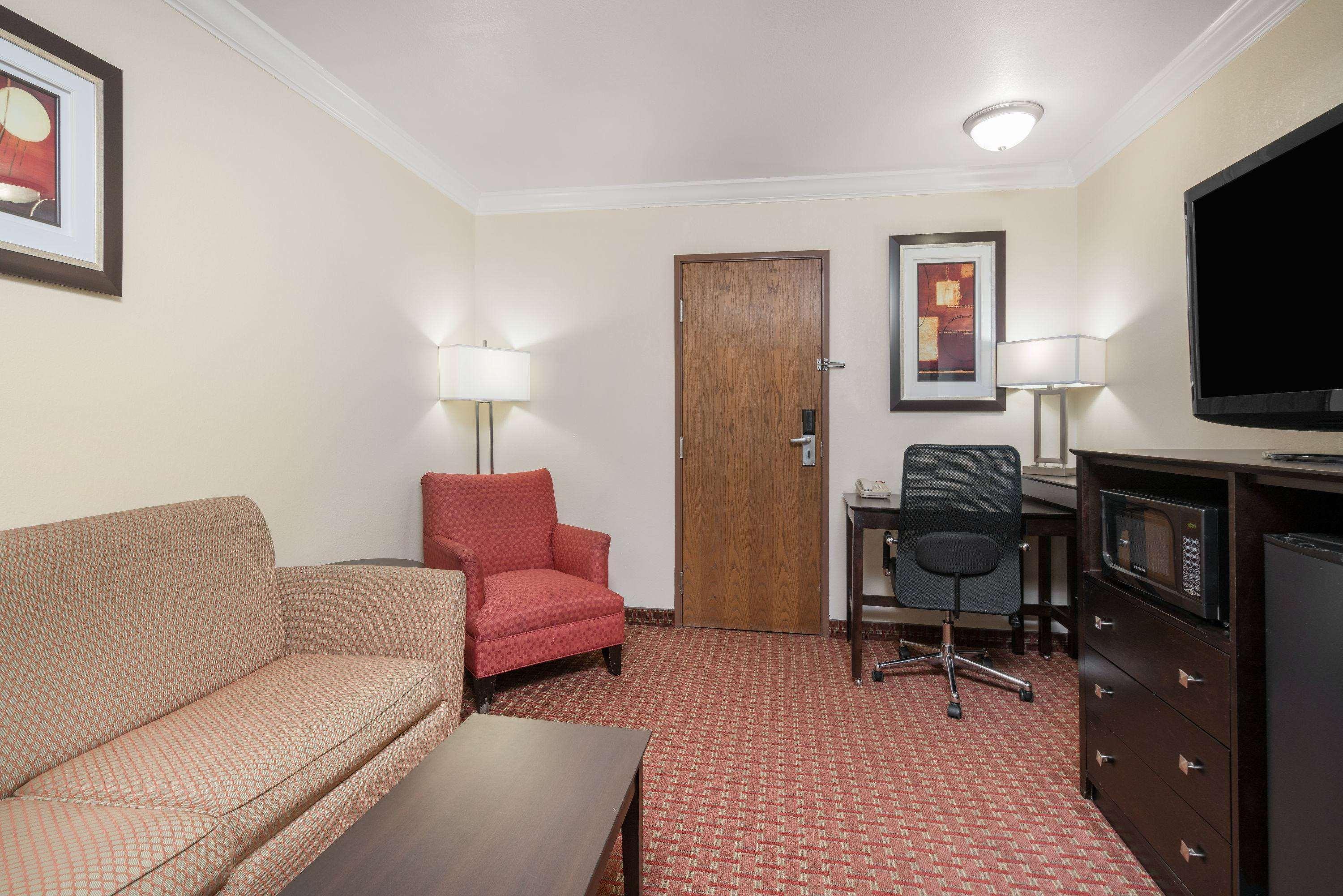 Americinn By Wyndham Johnston Des Moines Urbandale Exterior foto