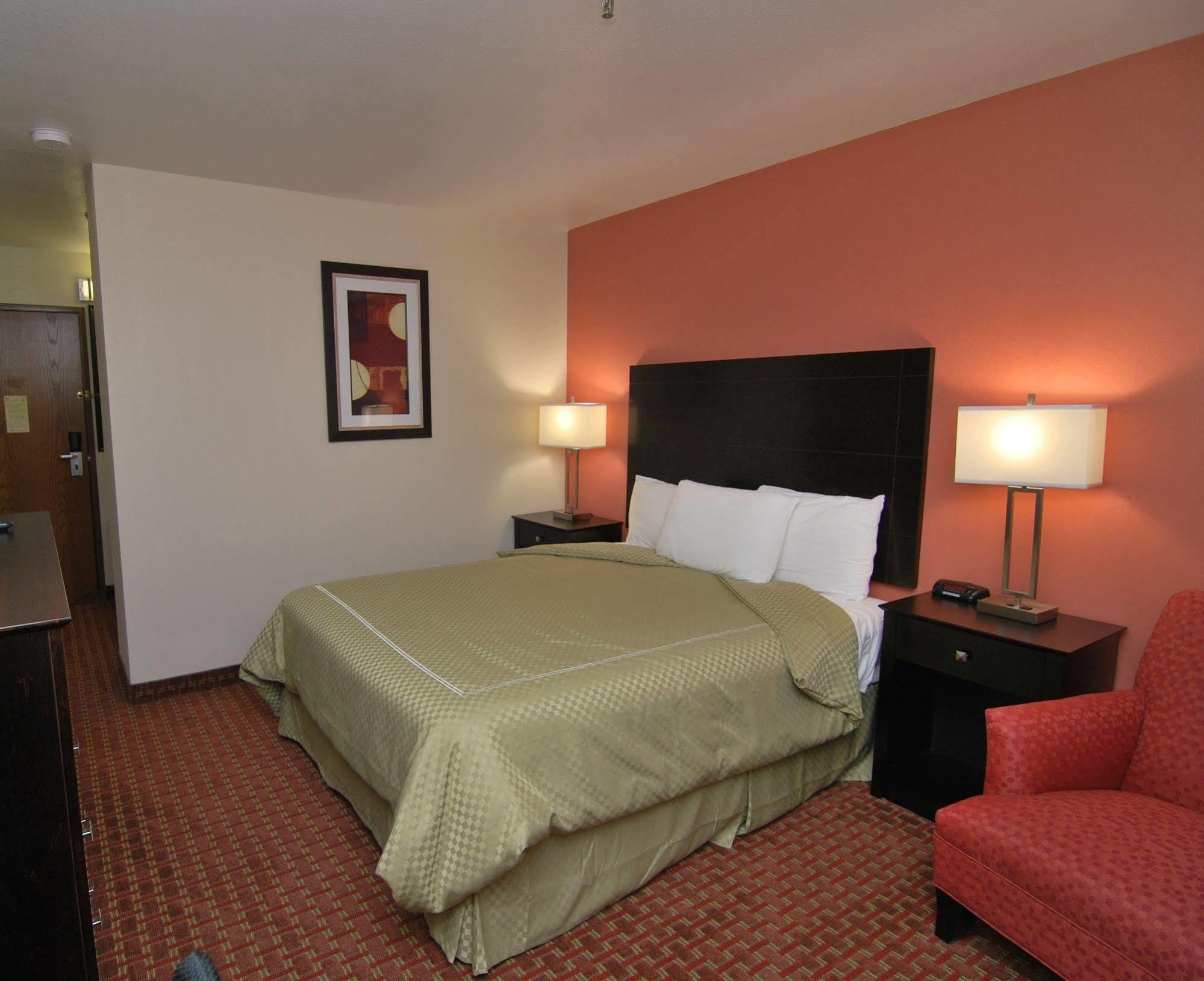 Americinn By Wyndham Johnston Des Moines Urbandale Exterior foto